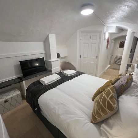 4 Berkeley Square I Your Apartment Bristol Room photo