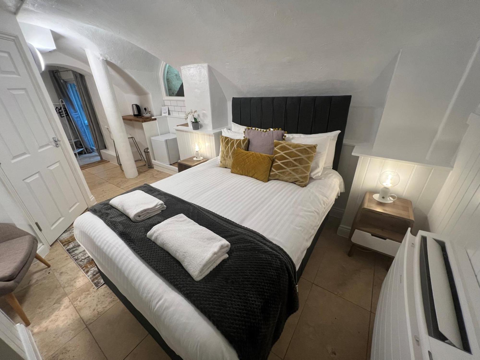 4 Berkeley Square I Your Apartment Bristol Room photo