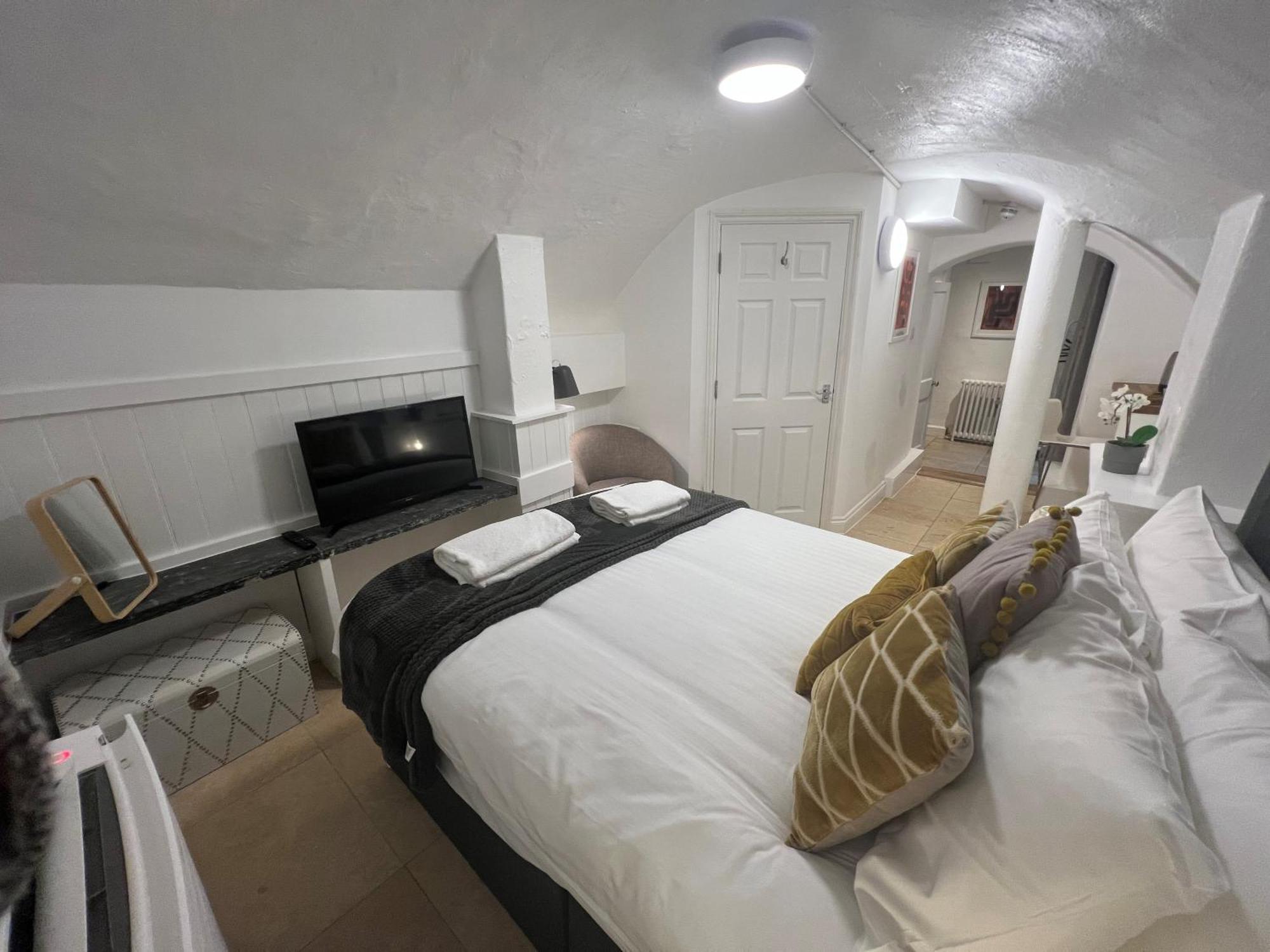 4 Berkeley Square I Your Apartment Bristol Room photo