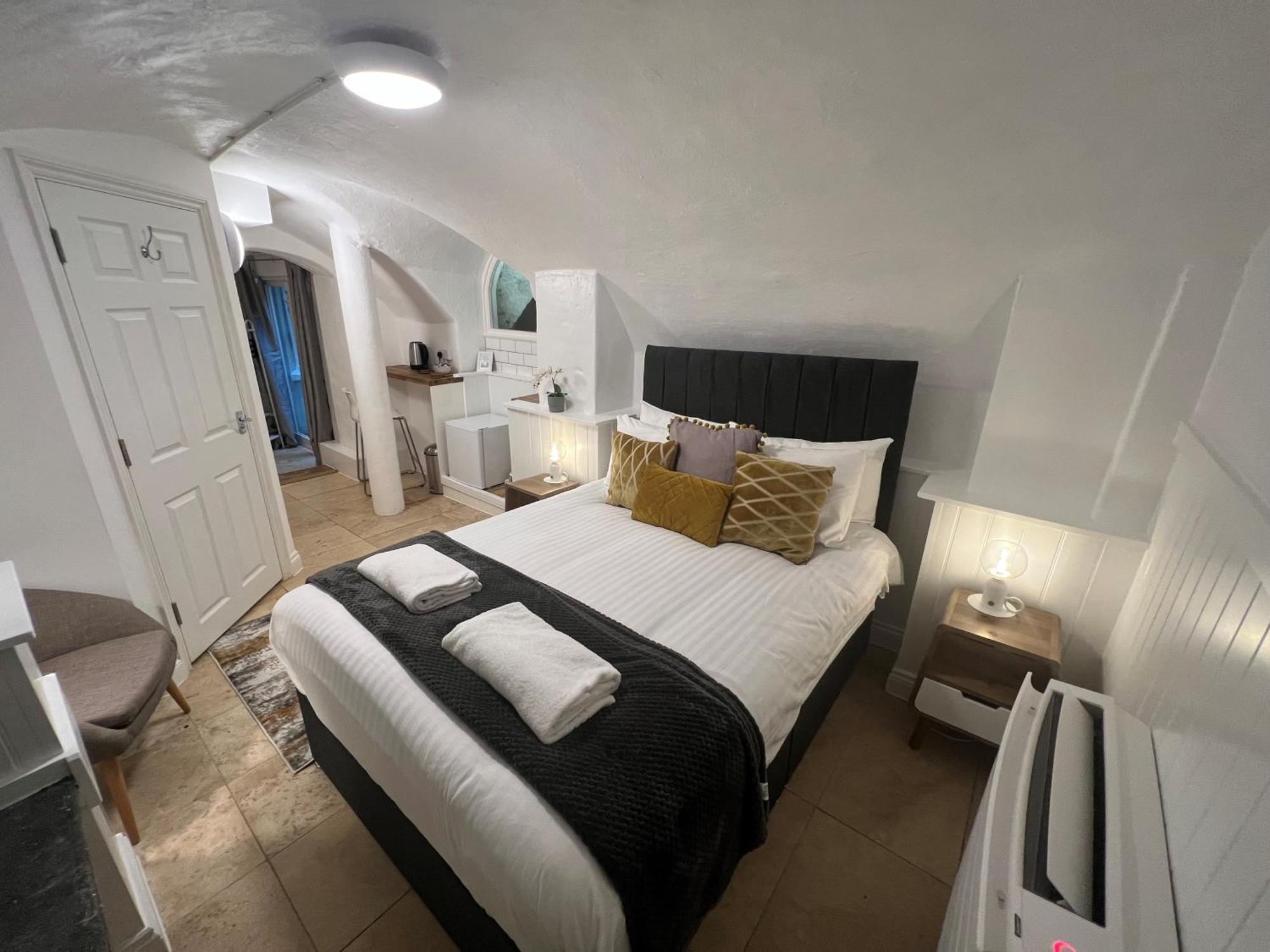 4 Berkeley Square I Your Apartment Bristol Room photo